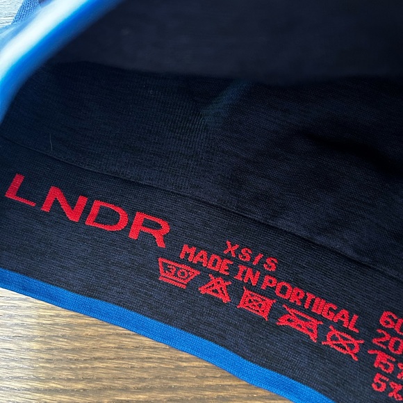 LNDR • Athletic Crop Top / Sports Bra - Picture 3 of 3